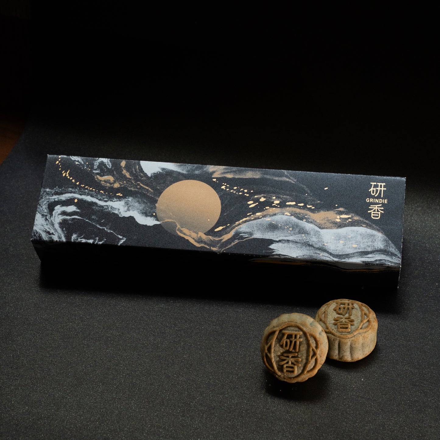 流心黑芝麻月餅 (4件禮盒裝) Lava Sesame Mooncake (4pcs)