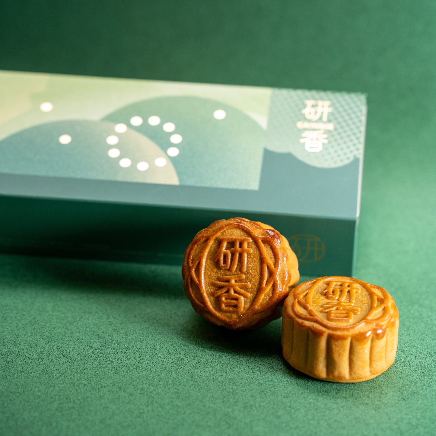金裝蛋黃白蓮蓉月餅 (4件禮盒裝) Premium White Lotus Seed Paste Mooncake with Egg Yolk (4pcs)